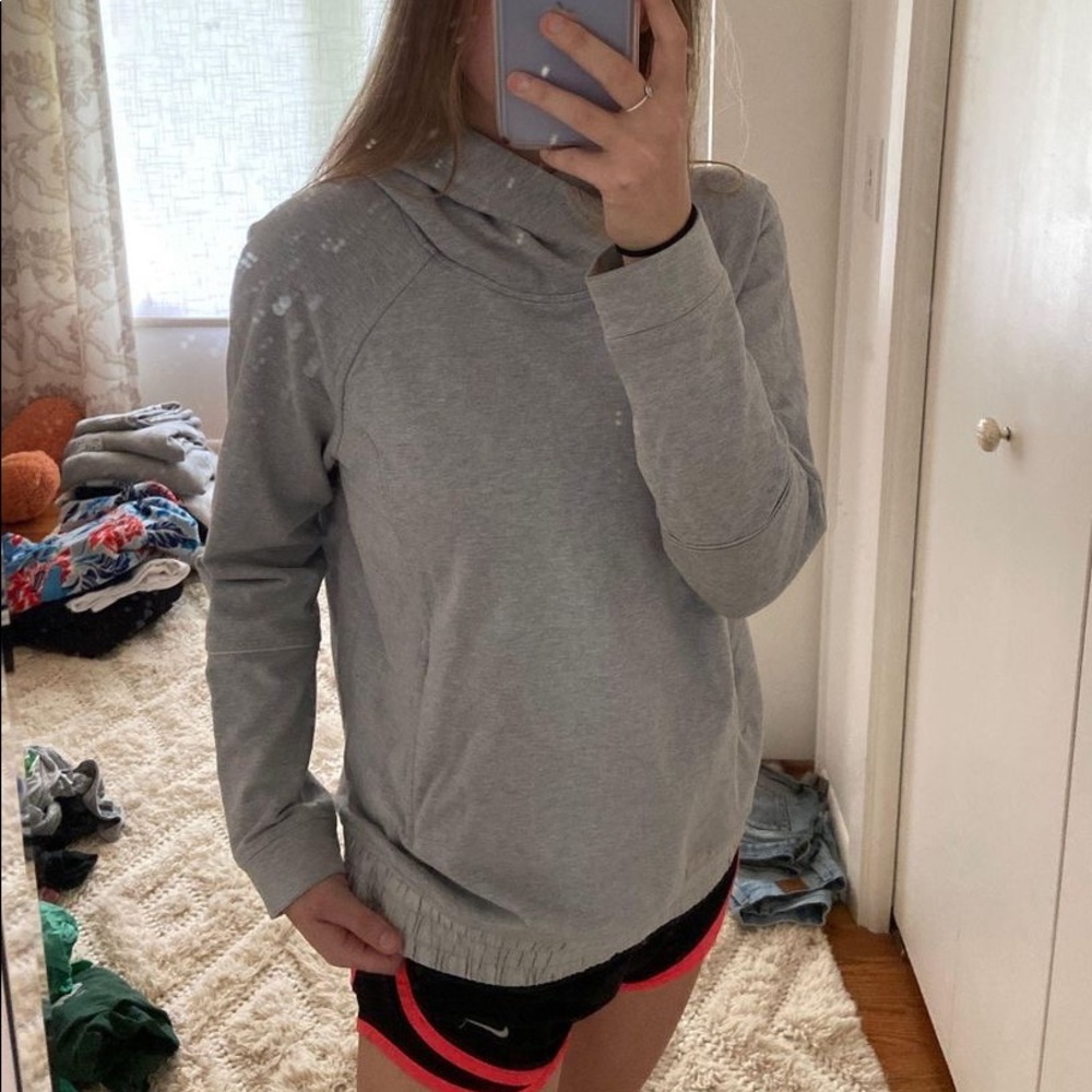Lululemon gray sweatshirt